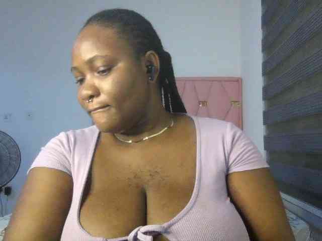 Hotchocolatee191 webcam