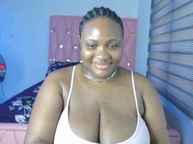Hotchocolatee191 webcam