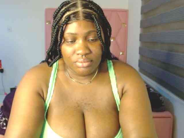 Hotchocolatee191 webcam