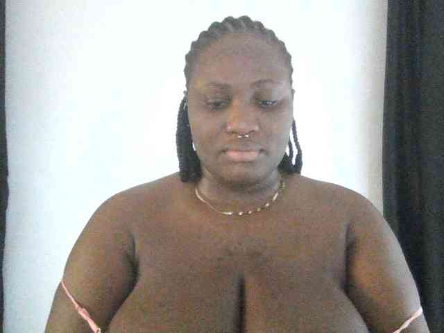 Hotchocolatee191 webcam