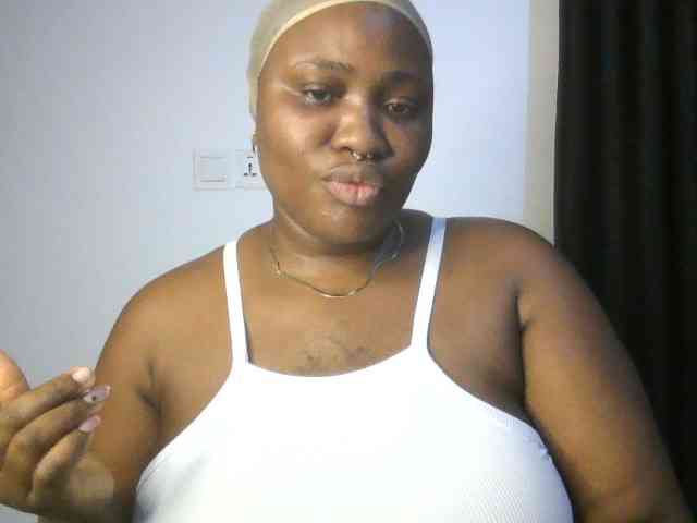 Hotchocolatee191 webcam