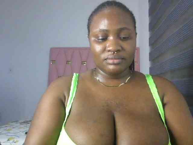 Hotchocolatee191 webcam