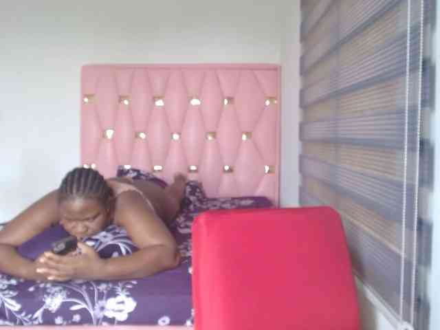 Hotchocolatee191 webcam