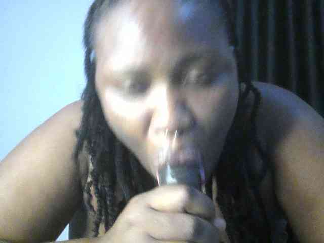 Hotchocolatee191 webcam