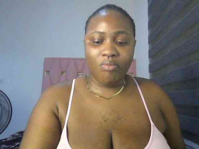 Hotchocolatee191 webcam