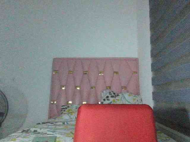 Hotchocolatee191 webcam