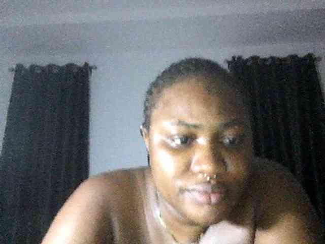 Hotchocolatee191 webcam