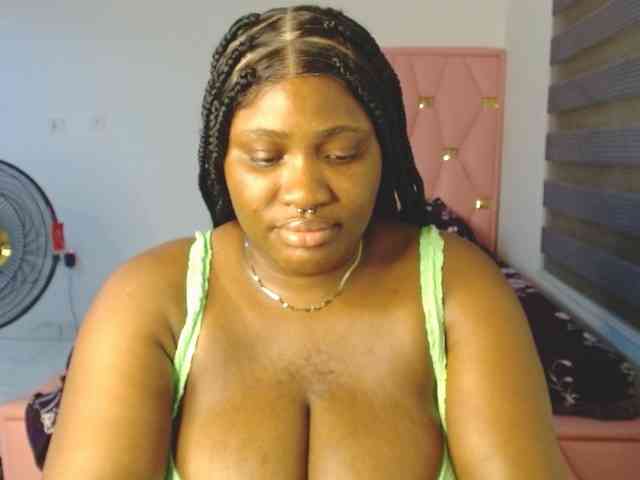 Hotchocolatee191 webcam