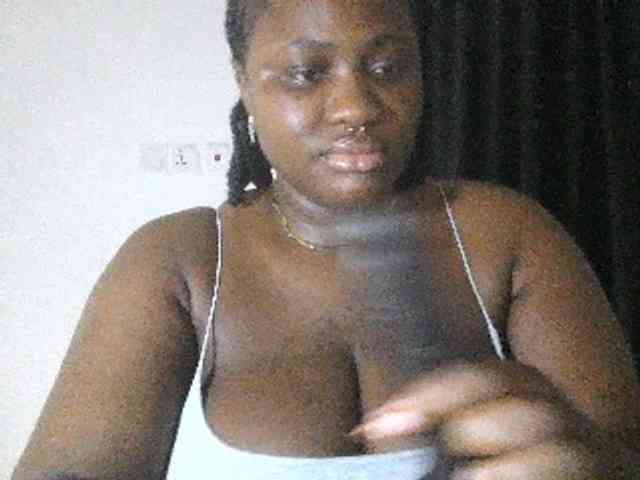 Hotchocolatee191 webcam