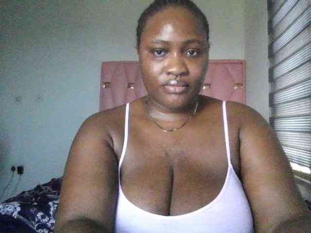 Hotchocolatee191 webcam