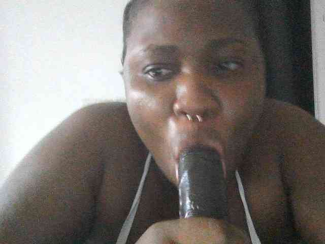 Hotchocolatee191 webcam