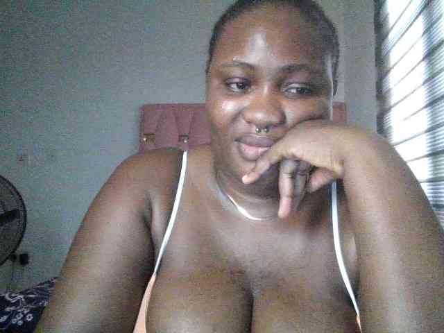 Hotchocolatee191 webcam