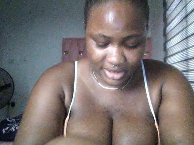 Hotchocolatee191 webcam