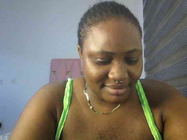 Hotchocolatee191 webcam