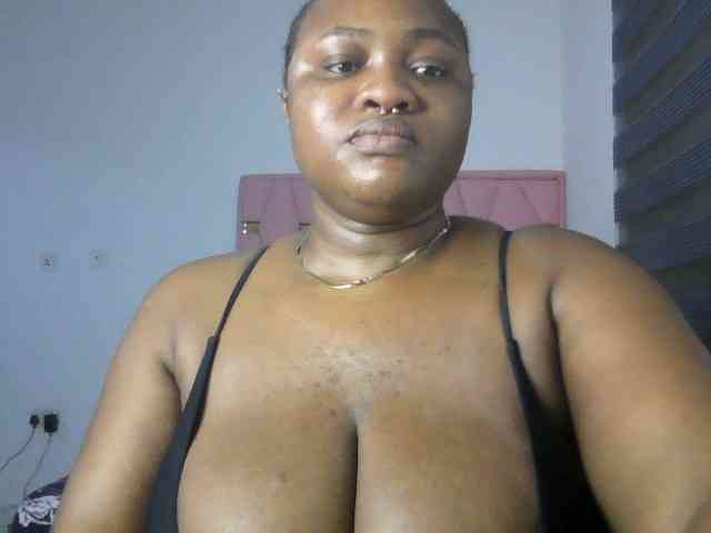 Hotchocolatee191 webcam