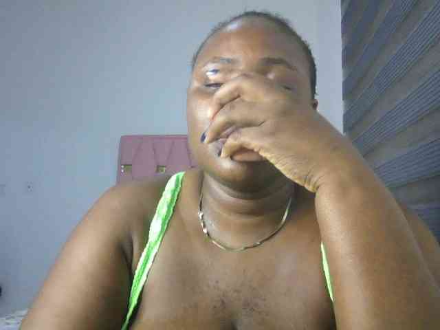 Hotchocolatee191 webcam