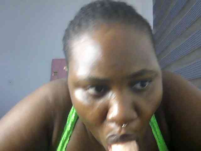 Hotchocolatee191 webcam