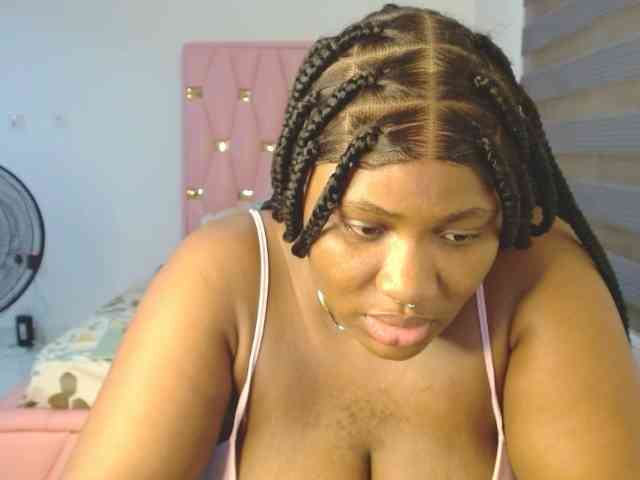 Hotchocolatee191 webcam