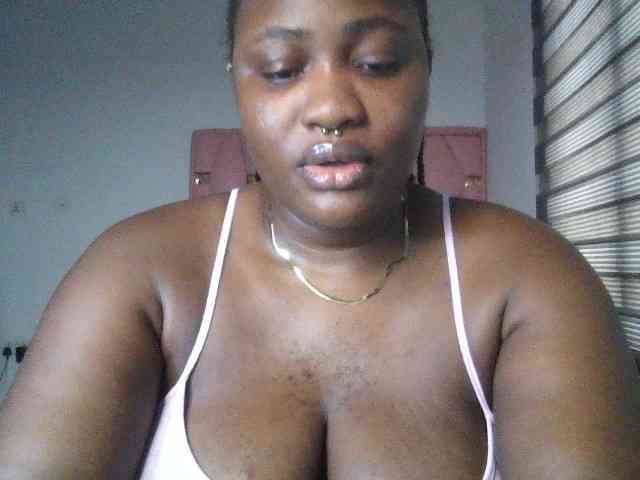 Hotchocolatee191 webcam