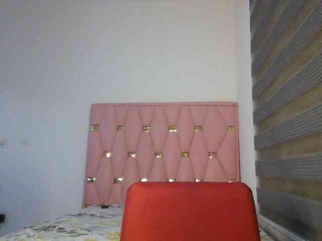 Hotchocolatee191 webcam