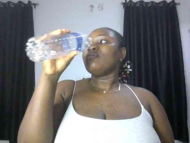 Hotchocolatee191 webcam