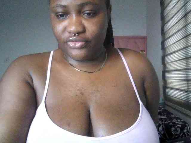 Hotchocolatee191 webcam