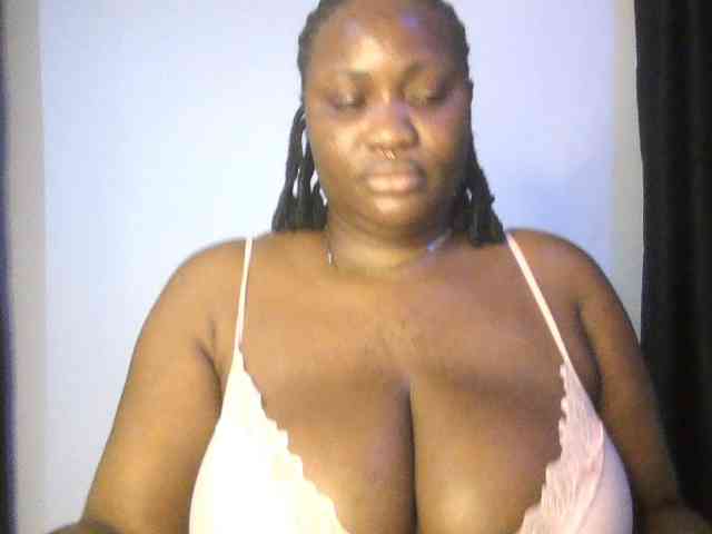 Hotchocolatee191 webcam
