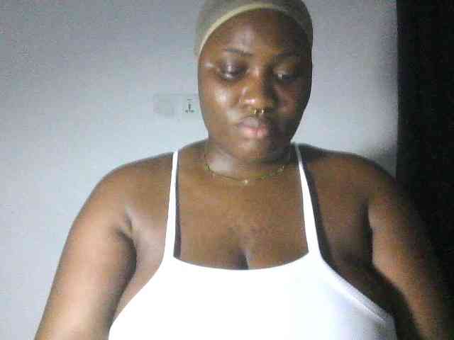 Hotchocolatee191 webcam
