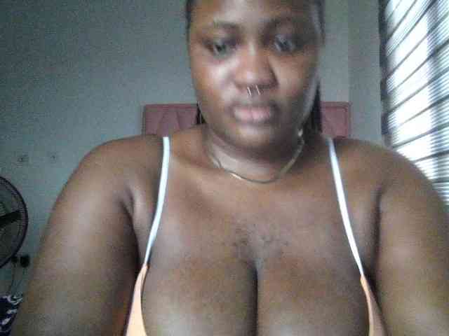 Hotchocolatee191 webcam