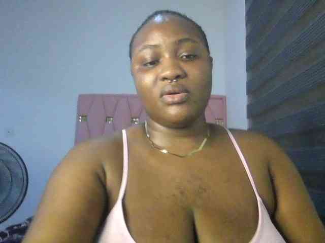 Hotchocolatee191 webcam