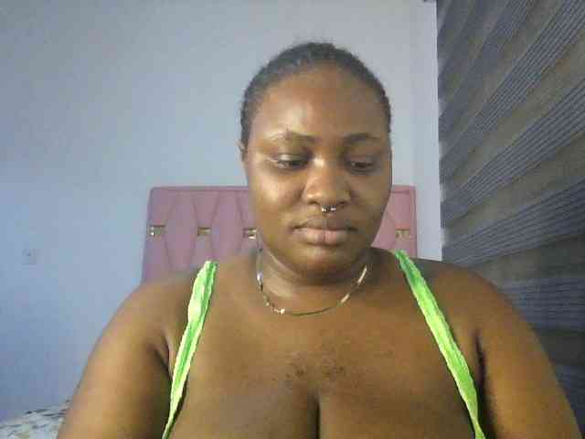 Hotchocolatee191 webcam