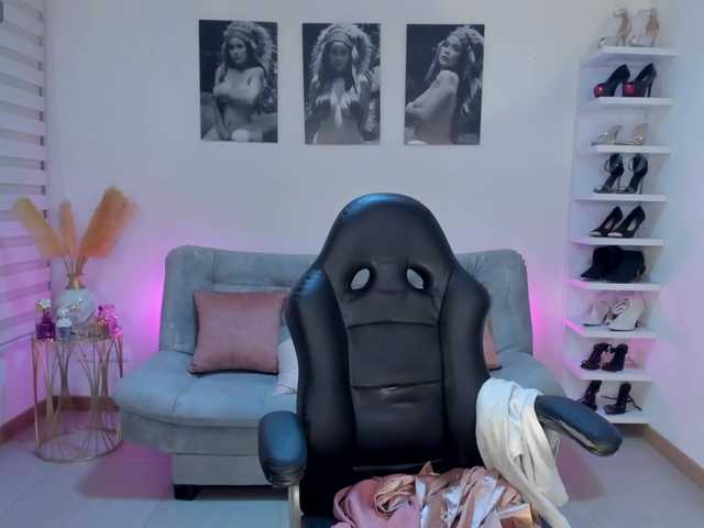 puiyee13 live cam on BongaCams