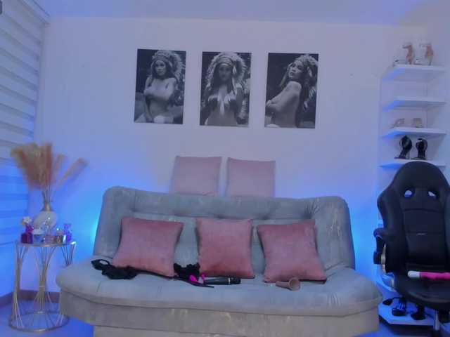 puiyee13 live cam on BongaCams