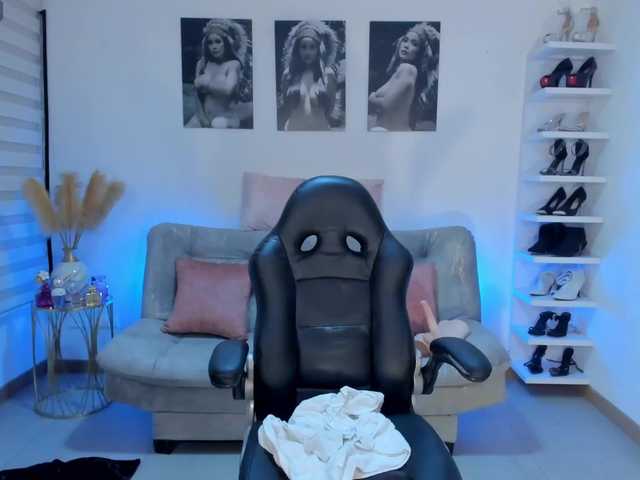 puiyee13 live cam on BongaCams