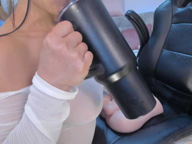 puiyee13 live cam on BongaCams