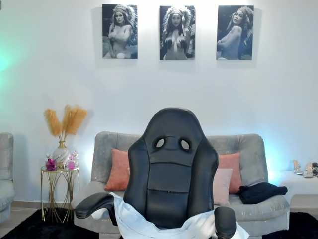 puiyee13's BongaCams show and profile