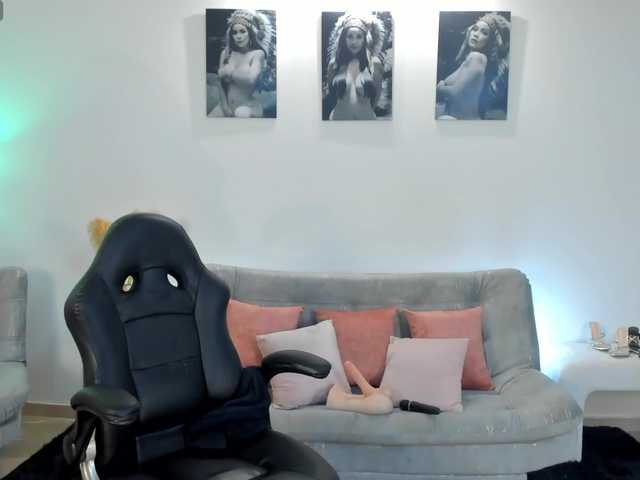 puiyee13's BongaCams show and profile