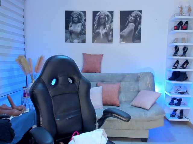 puiyee13 live cam preview