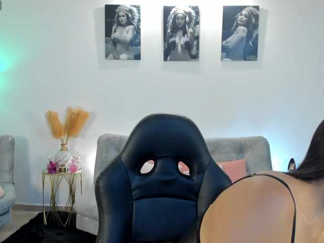 puiyee13's BongaCams show and profile