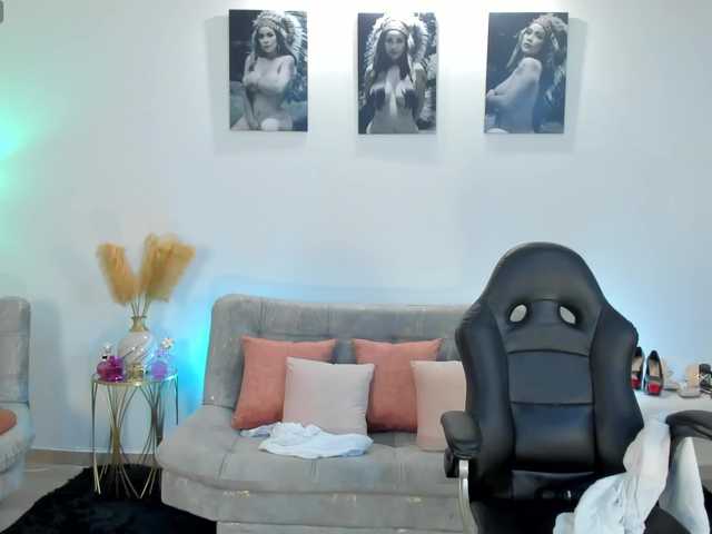 puiyee13's BongaCams show and profile