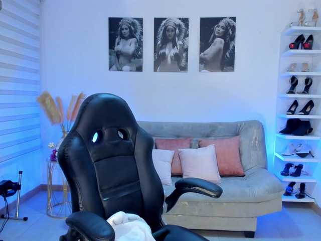 puiyee13 live cam on BongaCams