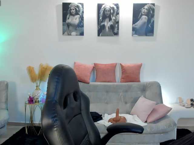 puiyee13's BongaCams show and profile