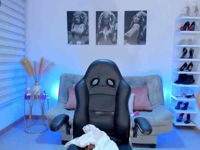 puiyee13 webcam