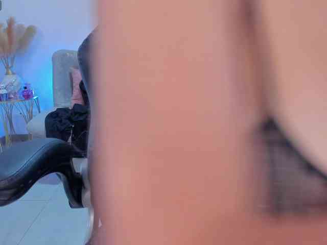 puiyee13 webcam