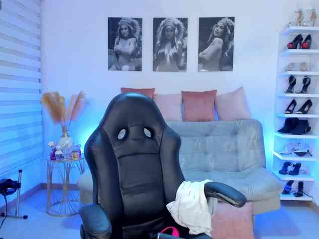puiyee13 webcam