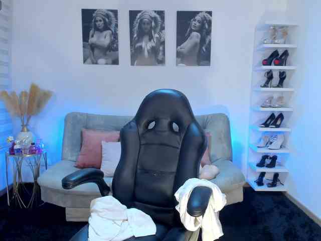 puiyee13 webcam