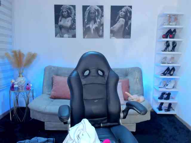 puiyee13 webcam