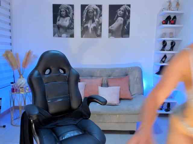 puiyee13 webcam