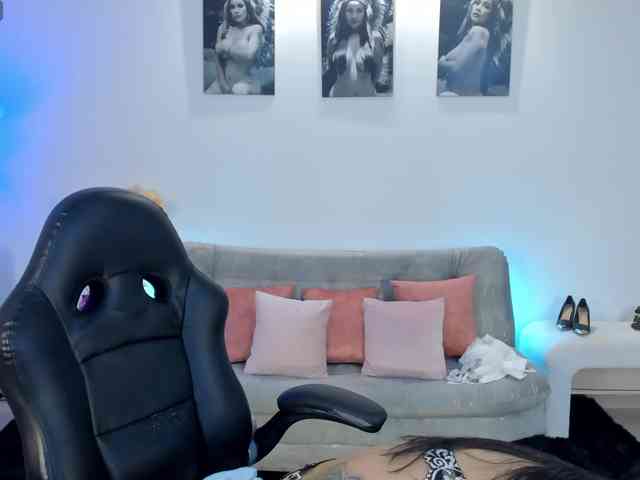 puiyee13 webcam