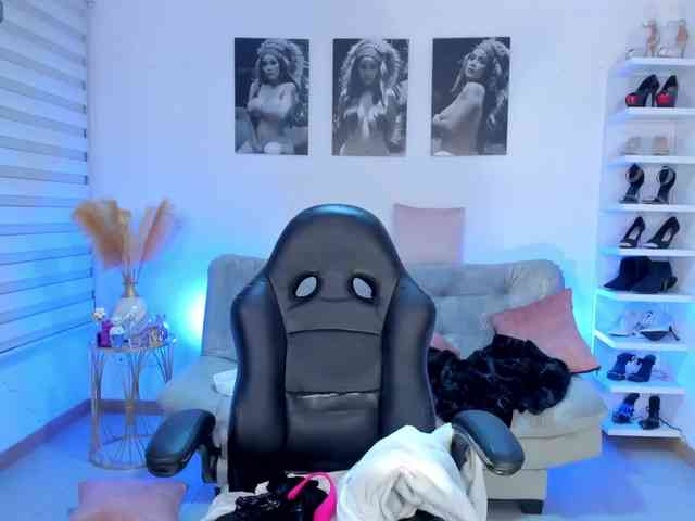 puiyee13 webcam